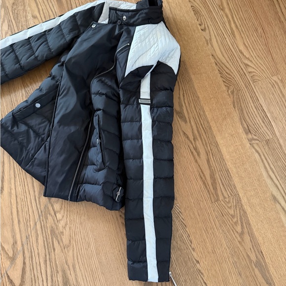 BCBG Maxazria Short Puffer dawn/feather Removable Faux Fur Collar Blk/Wht, Small - Picture 7 of 13